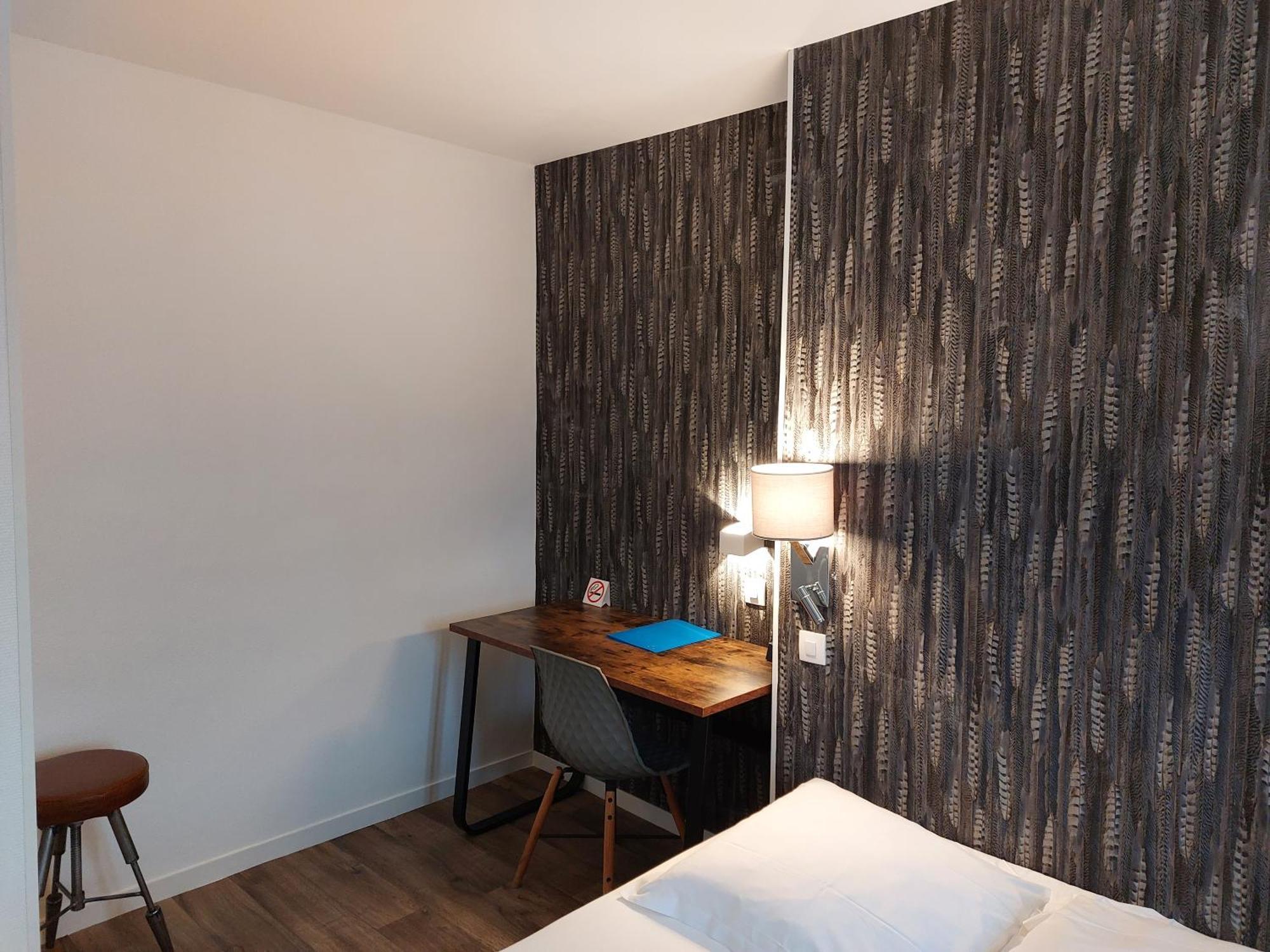 Le Royalty Hotel Angers Exterior photo