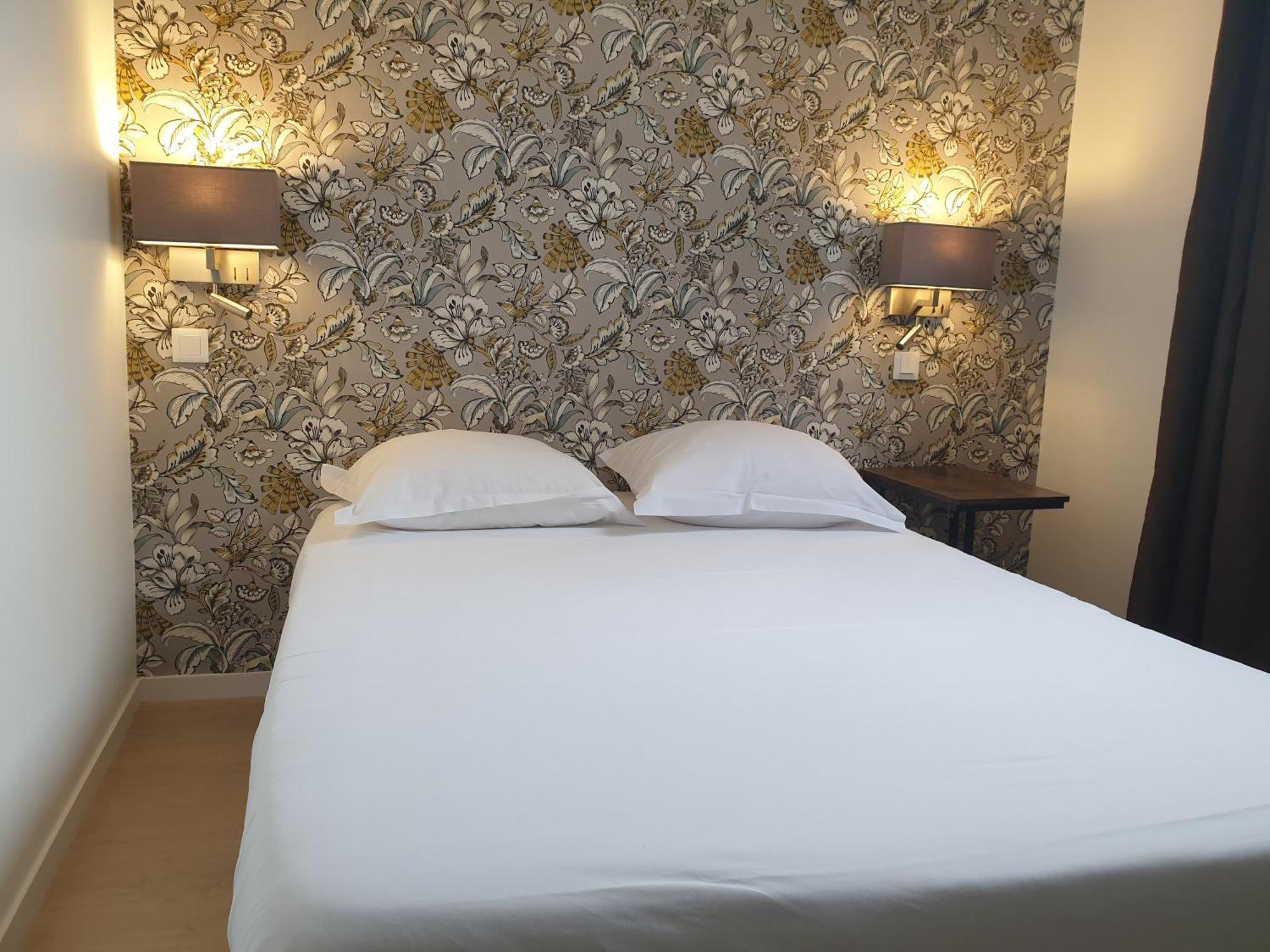 Le Royalty Hotel Angers Exterior photo